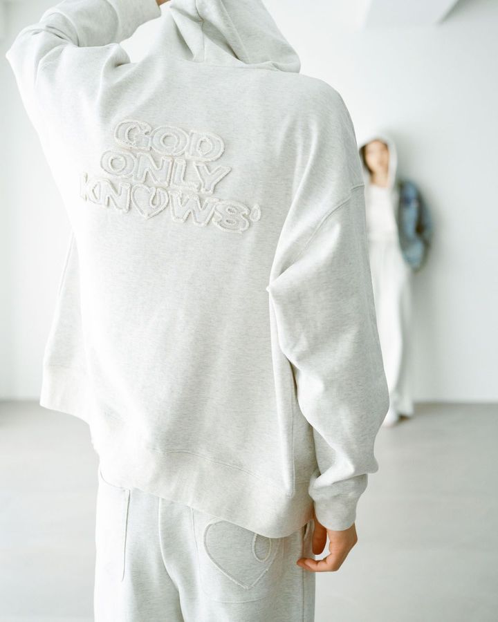 スウェットフーディ ¥15,800 スウェットパンツ ¥12,800