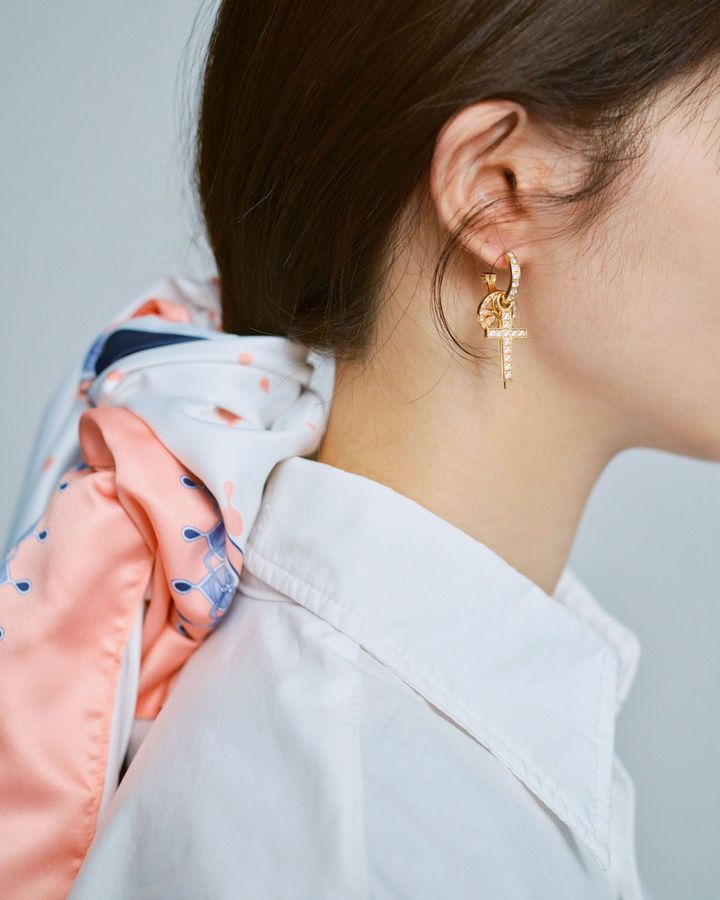 クロスセットイヤリング（2個セット）¥89,000 限定スカーフ（ノベルティ_ 30,000円以上の購入でプレゼント ）