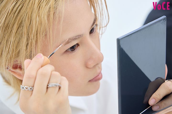 SUZUKI＆HIROTOは眉マスカラの使いこなしをマスター！