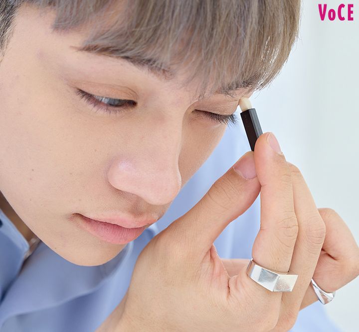 GHEEはパール入りシャドウでさりげない華やかメイクに