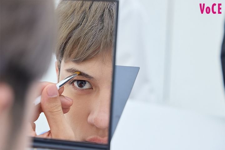 しっかり眉のGHEEは、パウダーでふわっと柔らかく整える