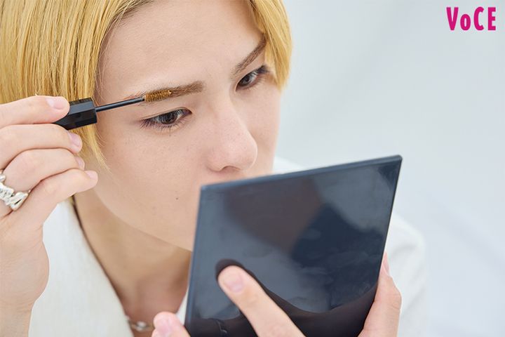 SUZUKI＆HIROTOは眉マスカラの使いこなしをマスター！