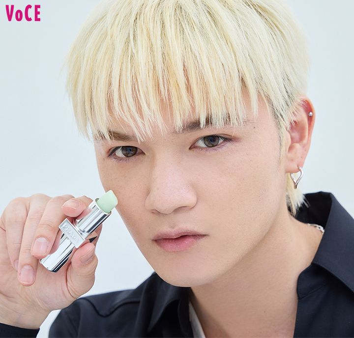 RYOJIは透明リップで自然に！