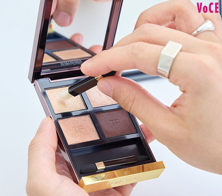 GHEEはパール入りシャドウでさりげない華やかメイクに