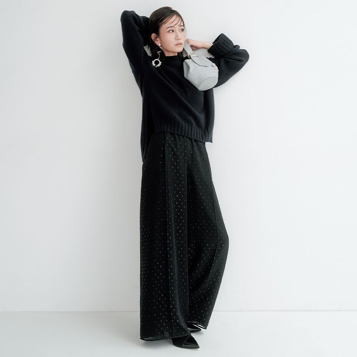リラクシーな黒コーデをエレガントに着こなす前田敦子さん