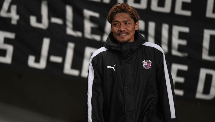 元日本代表FWのSNS投稿、“Tシャツの言葉”が話題に！「オモロいです。ネットで買えますか？」