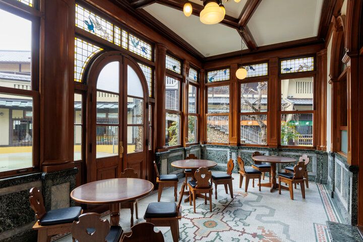 清水寺近くの大正レトロな洋館カフェ「CAFE五龍閣」で、パウンドケーキと香り豊かなコーヒーを