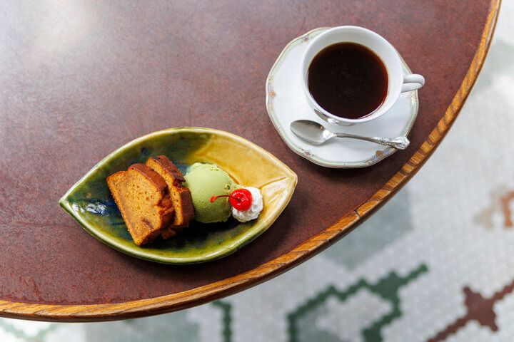 清水寺近くの大正レトロな洋館カフェ「CAFE五龍閣」で、パウンドケーキと香り豊かなコーヒーを