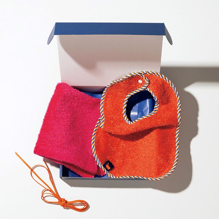 Hippopotamusのループ付きタオルとスタイのセット