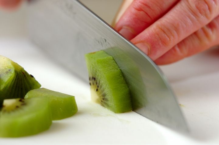 ヨーグルト・キウイソースの下準備1