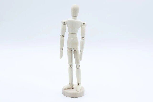 ダイソーのデッサン用人形（20cm）1