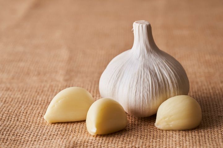 ニンニクを摂取すると、口臭や体臭がひどくなる原因は？