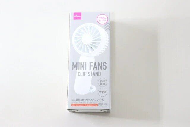 ダイソー ミニ扇風機（充電式、クリップスタンド付） パッケージ