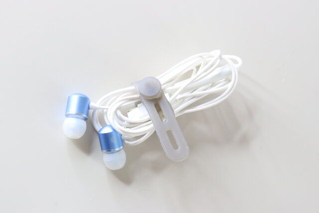 セリアの3段階に調節できるRE‐98 連結できるケーブルタイ 半透明 2P