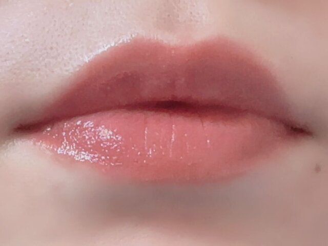 ダイソーのふっくら仕上がる＆.Wチャーム リップスクラブ 02a ＜リップクリーム＞ クリアピンク 40541