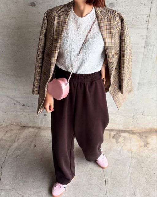 スウェットワイドパンツを着たコーデ