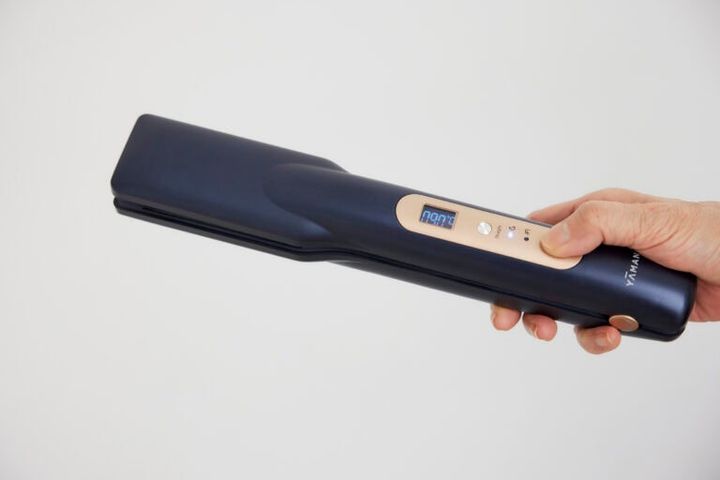 お風呂でトリートメントの浸透を促す超音波は週1回。ナイトリペアは毎晩。パネルの温度表示も親切です。