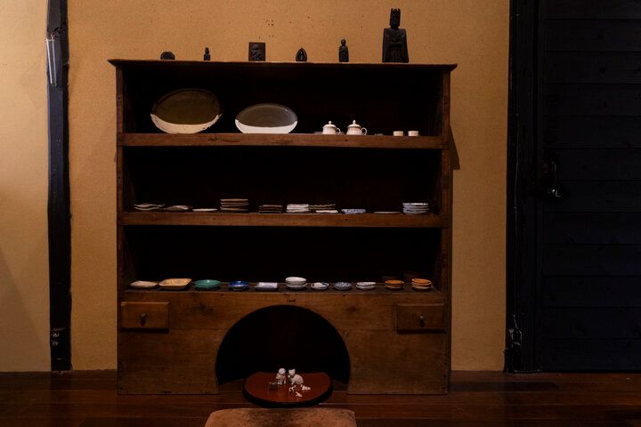 京都「うつわと古物 幹」で、物語のある手なじみのよいうつわと一期一会の出会いを