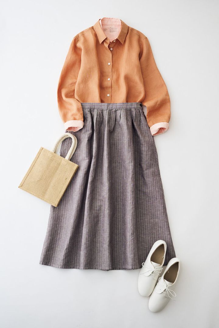 ストライプヘンプコットンスカート¥4,990、ジュートバッグ¥299、シューズ¥5,990 ／すべて無印良品 銀座