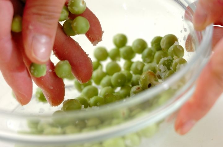 ウスイエンドウ豆ご飯の下準備2