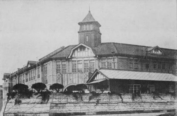 東京高等学校等工芸学校の本館