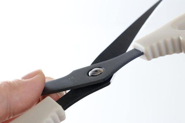 ダイソーのカーブキッチンバサミは分解できる