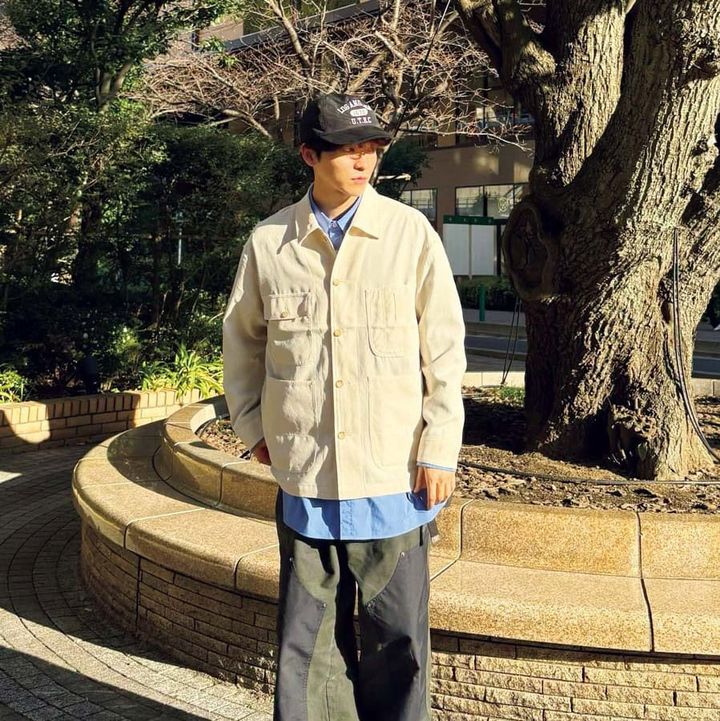 【SNAP】シャツアウター×白スニーカーで軽やかに！ 松本健太郎さん