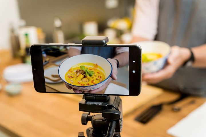 飯動画の制作中