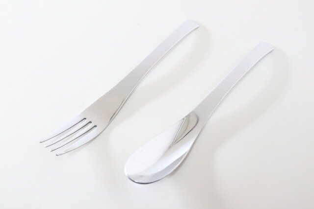 ダイソー ステンレスフォーク（燕製、18.4cm） ステンレススプーン（燕製、18.3cm）