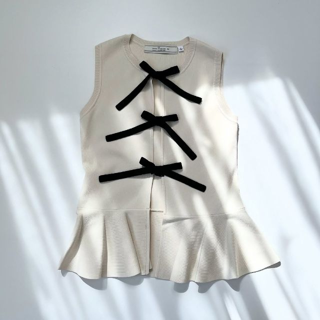 白のフロントリボンセーター