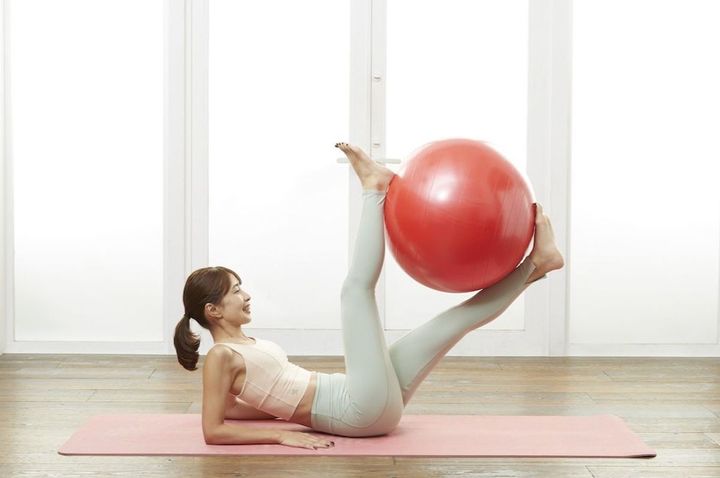 写真⑧ 出典＝SAYAKA『バランスボール「美やせ」革命』（プレジデント社）