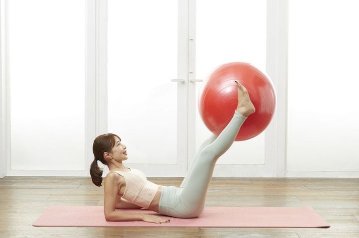 写真⑩ 出典＝SAYAKA『バランスボール「美やせ」革命』（プレジデント社）