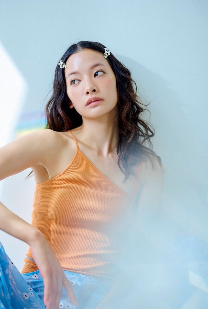 モデル＝織田梨沙