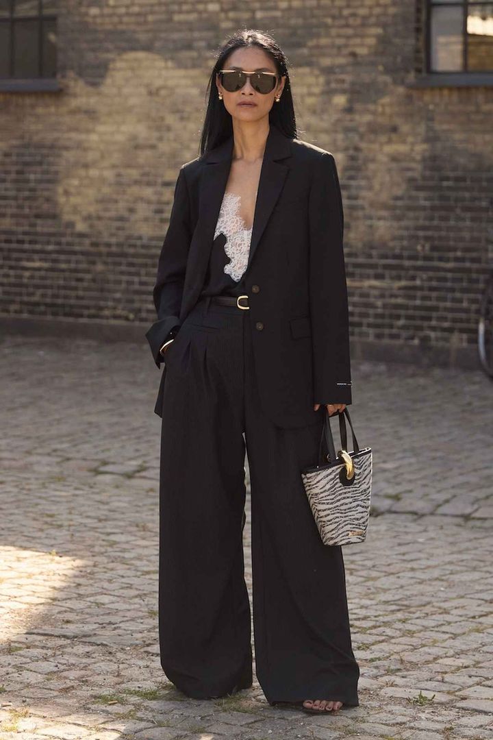 画像: 初夏の黒コーデはゆとりを作って