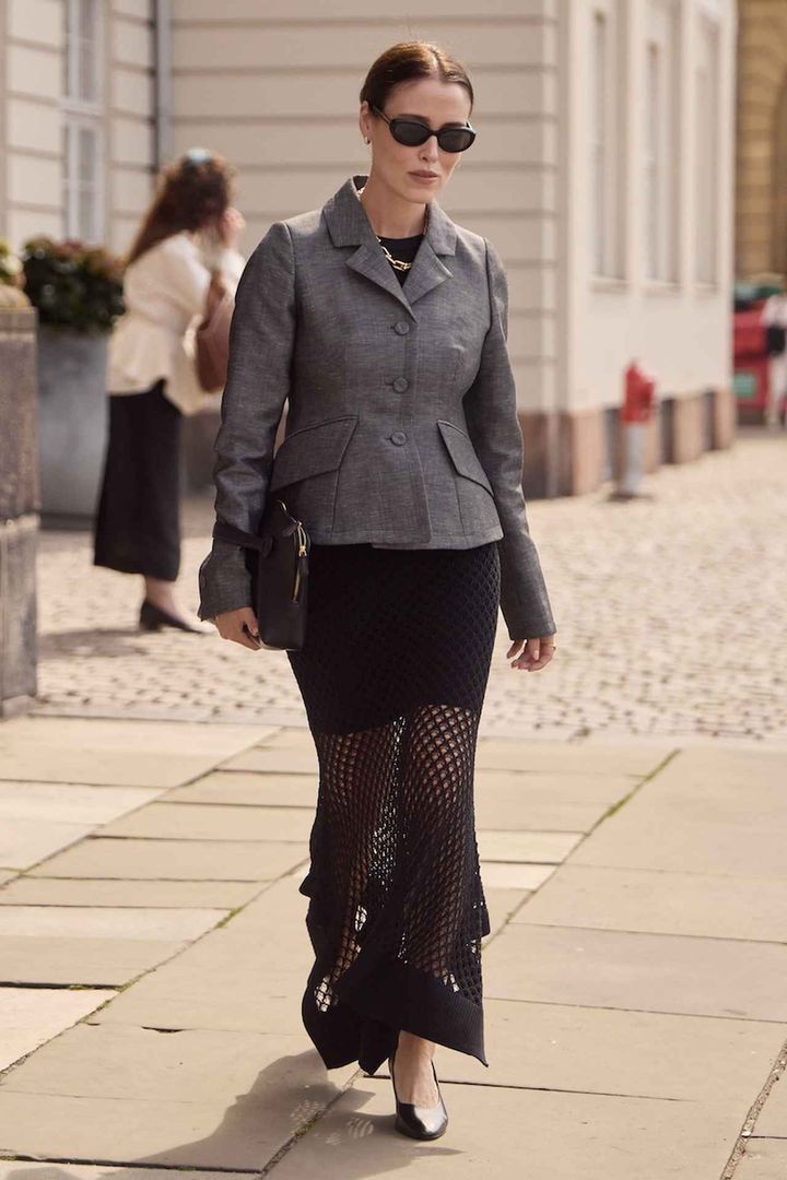 画像: フィッシュネットスカートでモダンさと涼感を確保