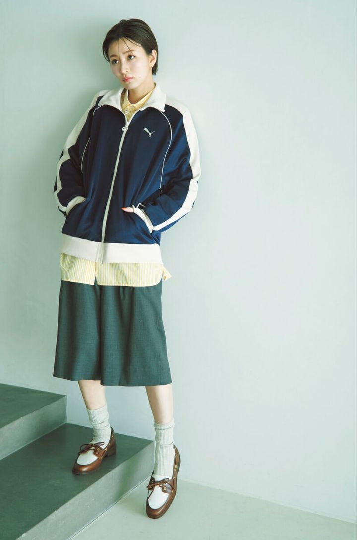 正統派ローファーで外した大人のスポーツミックス