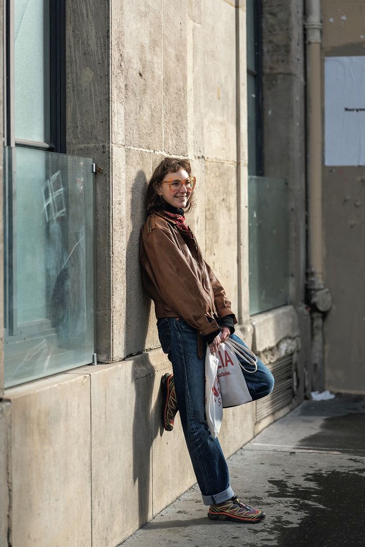 春っぽいカラー＆柄が続々！小物使いのテクニックも必見【パリジェンヌの一週間コーデ】