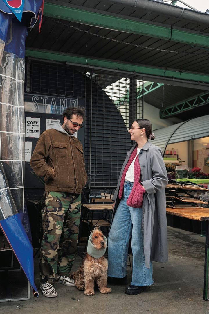 春っぽいカラー＆柄が続々！小物使いのテクニックも必見【パリジェンヌの一週間コーデ】