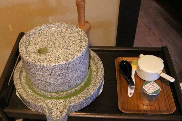 北鎌倉の古刹の味を受け継いだ食事処「点心庵」。円窓のある坐禅堂でゆったりと過ごすひととき