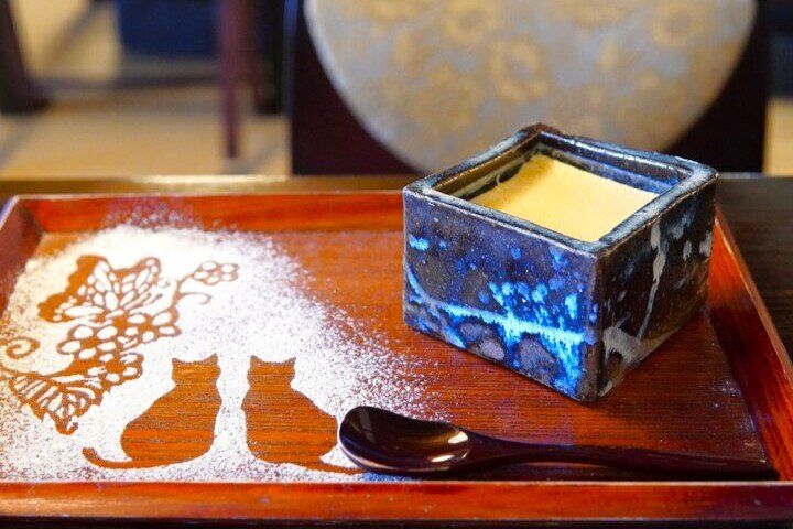 北鎌倉の古刹の味を受け継いだ食事処「点心庵」。円窓のある坐禅堂でゆったりと過ごすひととき