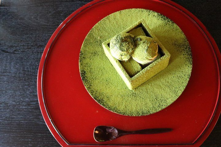 北鎌倉の古刹の味を受け継いだ食事処「点心庵」。円窓のある坐禅堂でゆったりと過ごすひととき