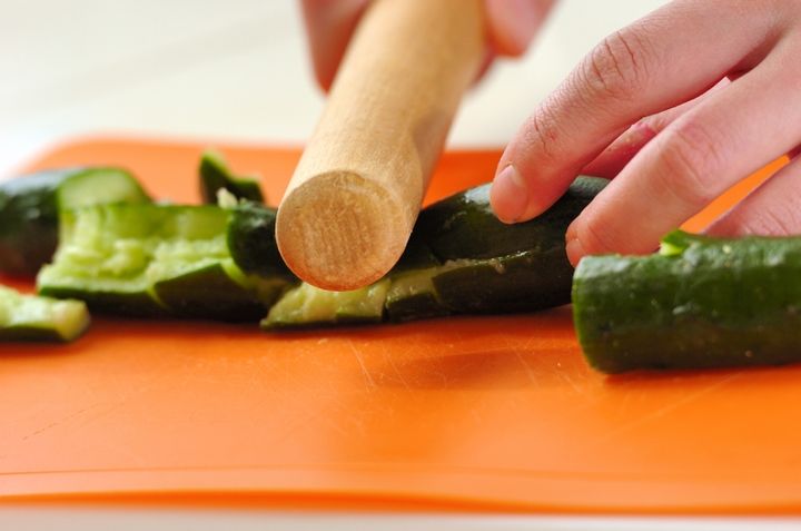 たたきキュウリの酢じょうゆの下準備1