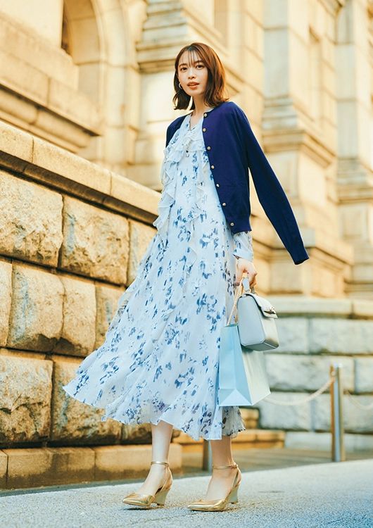 カーディガン合わせの上品休日コーデ