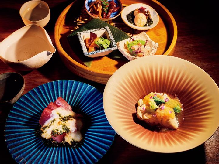 本町『賽』の「蒸し牡蛎 うるい 津軽酢」、、「よこわ山かけ行者にんにく醤油」、「酒肴盛合せ」