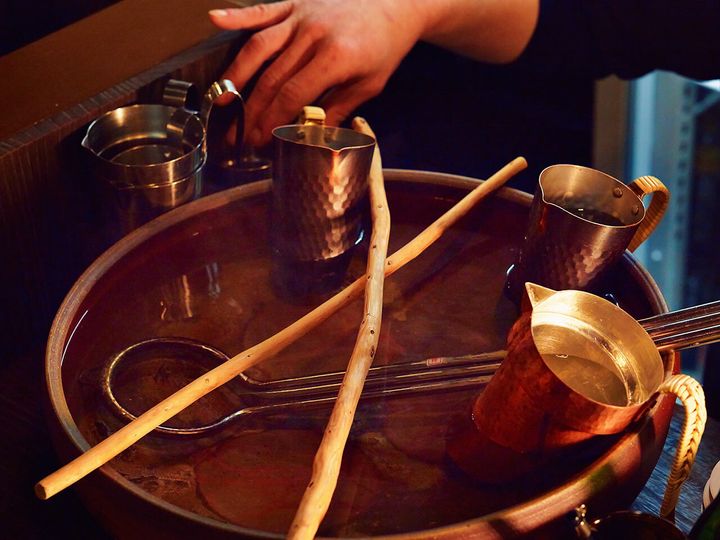 本町『賽』の水盤