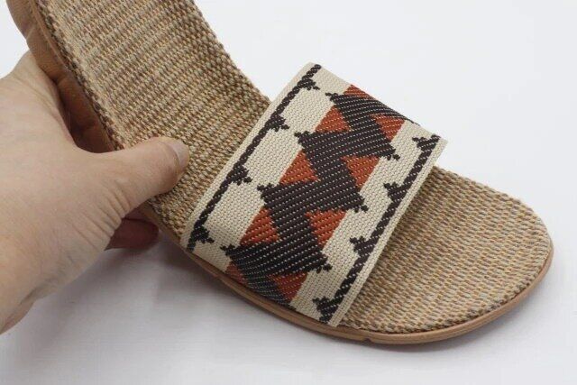 ダイソーの外でも履けるスリッパはソールが柔らかく履き心地抜群