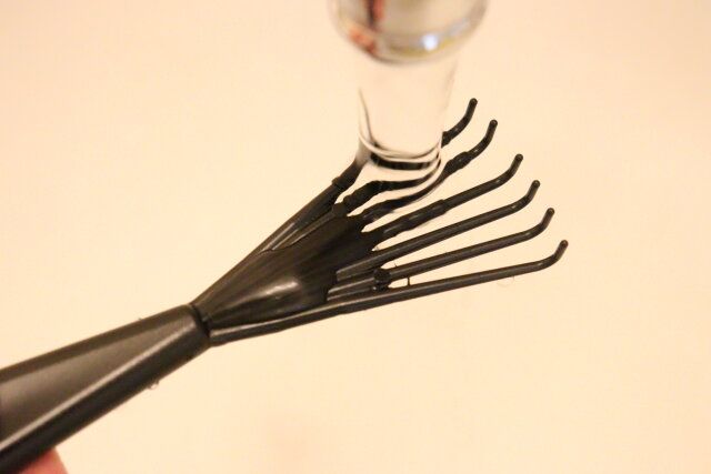 ダイソー ヘアブラシクリーナー（洗えるタイプ） 水洗い