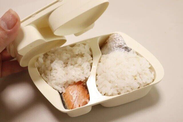 ダイソーのお店みたいな風に作れる具が見えるおにぎり型（まんぞく2個タイプ）