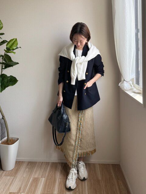 肩巻きしてレイヤードコーデ