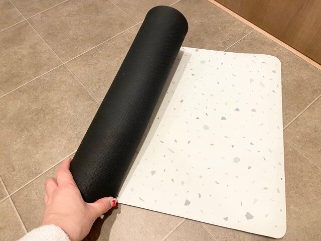 3COINS 珪藻土入りソフトバスマット 丸められる